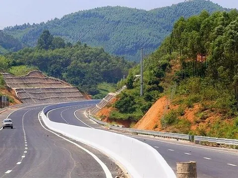 Gói thầu của Vinaconex tại cao tốc Vĩnh Hảo - Phan Thiết: Mới sử dụng 2 năm đã bong tróc, xuống cấp