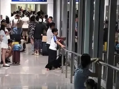 Hành khách bay đêm phản ánh bị "mắc kẹt" ở hành lang sân bay Tân Sơn Nhất