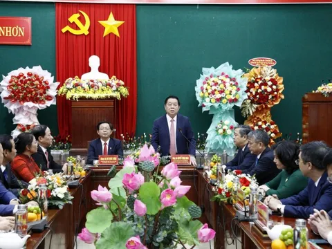 Trưởng Ban Tuyên giáo và Dân vận Trung ương thăm và làm việc với phường Quy Nhơn