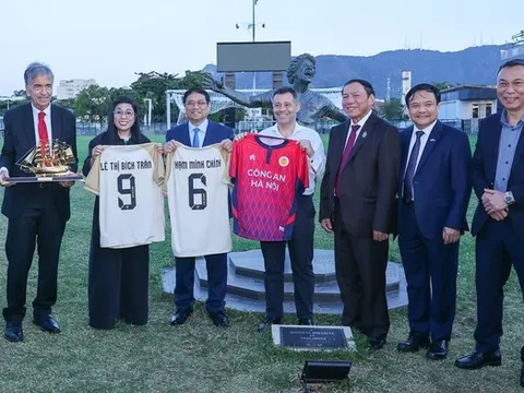 Thủ tướng thăm CLB bóng đá hàng đầu Brazil và Nam Mỹ