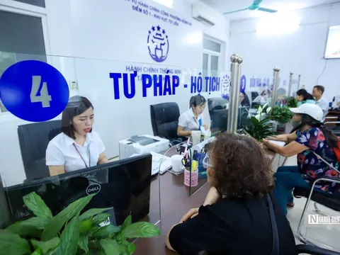Chấn chỉnh tình trạng "cò làm giấy tờ" tại Trung tâm phục vụ hành chính công