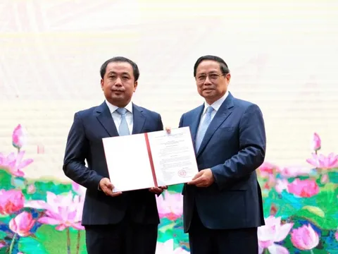 Thủ tướng Phạm Minh Chính trao Quyết định giao quyền Bộ trưởng Bộ Nông nghiệp và Môi trường