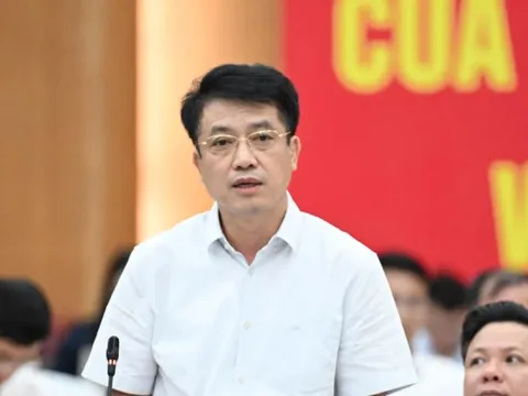 Bộ Nội vụ: ‘Không phải ai cũng được chuyển thành công chức’