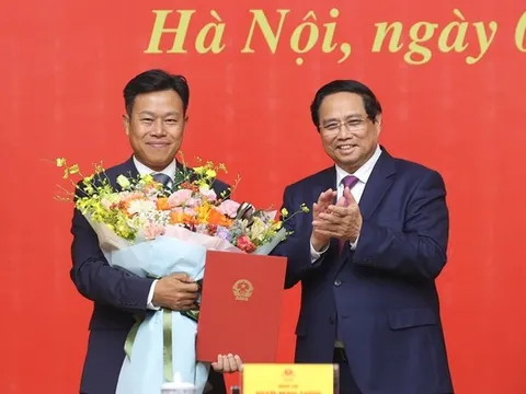 Thủ tướng trao quyết định bổ nhiệm lãnh đạo 8 bộ, cơ quan