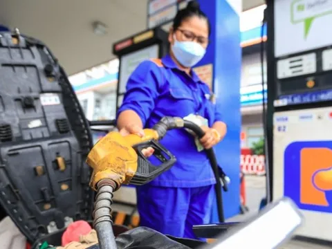 Giá xăng giảm
