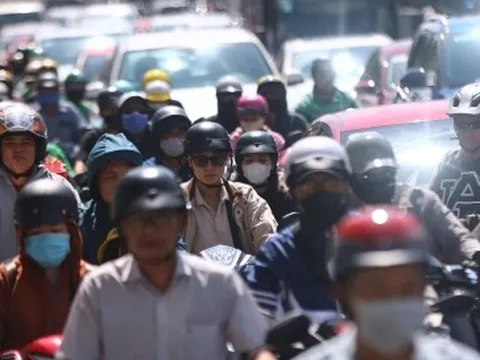 Người dân mong ngóng ngày mở rộng 'tuyến đường ùn tắc nhất TP.HCM'