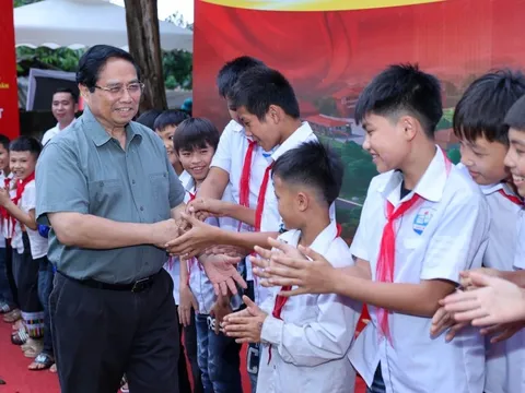 Thủ tướng, các Phó Thủ tướng khởi công 72 trường học ở xã vùng biên