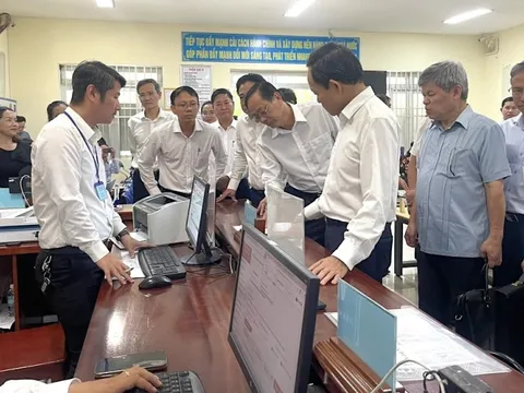 Phó Chủ tịch UBND tỉnh Khánh Hoà Nguyễn Thanh Hà làm việc với lãnh đạo các sở, ngành