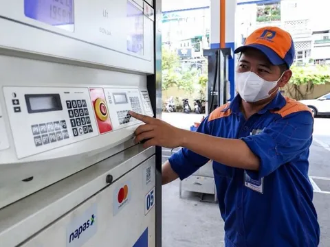 Chiều 13/11: Giá xăng tăng nhẹ