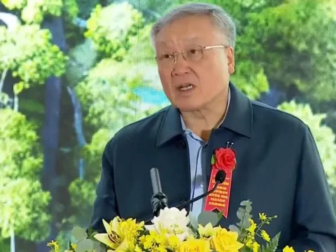 Phó Thủ tướng Thường trực Nguyễn Hòa Bình dự khởi công xây dựng trường miền biên giới Quảng Ngãi