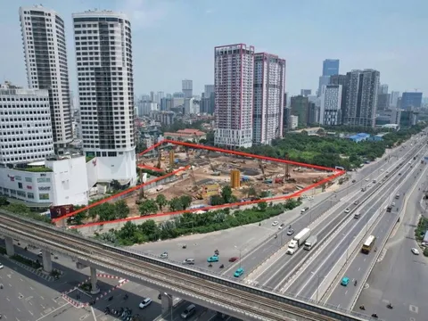 Một công ty muốn rời sàn chứng khoán sau khi bán đất vàng 3 mặt tiền cho Sun Group thu về 5.800 tỷ đồng