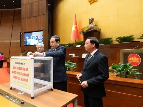 Bão lũ, thiên tai ác liệt đến đâu cũng qua đi, nhưng tình đồng chí, nghĩa đồng bào mãi còn ở lại