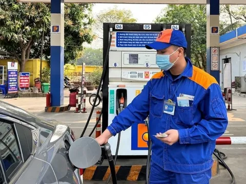 Giá xăng dầu giảm