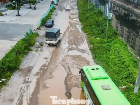 Bắt đầu sửa chữa tuyến đường 'đau khổ' giữa trung tâm Hà Nội