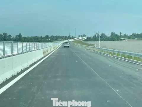 Cận cảnh cao tốc Cần Thơ - Cà Mau sắp thông xe