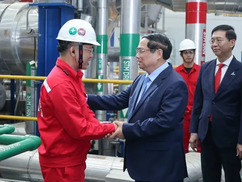 Khánh thành nhà máy tỷ USD “10 nhất” lần đầu tiên ở Việt Nam, Thủ tướng đánh giá là “dự án kiểu mẫu”