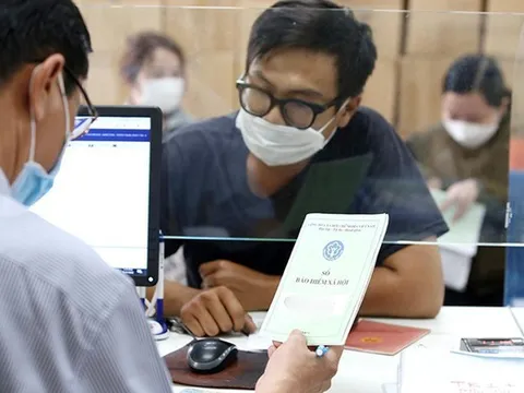 Có được cùng lúc tham gia BHXH bắt buộc và tự nguyện để được hưởng lương hưu cao hơn?