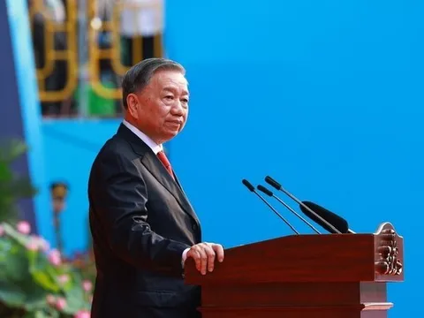 Quân đội nhân dân vững bước dưới cờ Đảng quang vinh