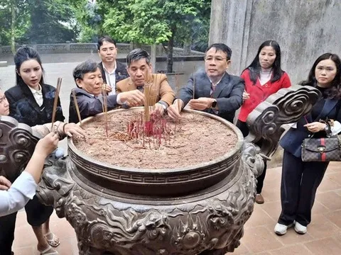 Hội Luật gia tỉnh Phú Thọ thành kính dâng hương tri ân các Vua Hùng