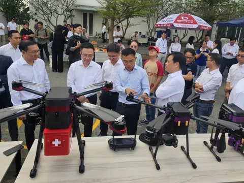Drone gia nhập cuộc đua giao hàng
