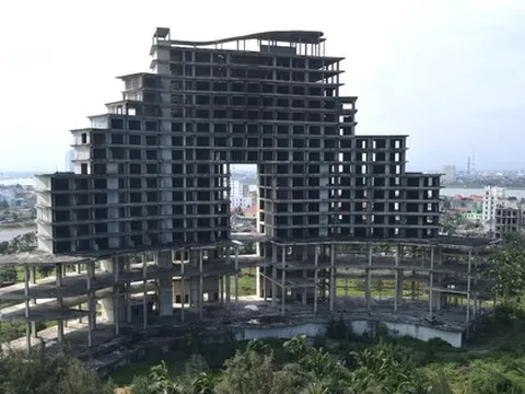 Cận cảnh 2 khách sạn 5 sao dang dở trên đất vàng ven biển Đồng Hới