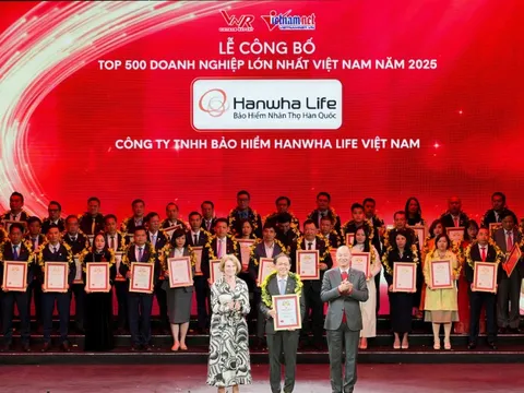 Hanwha Life 6 năm liền được vinh danh trong Top 500 Doanh nghiệp lớn nhất Việt Nam