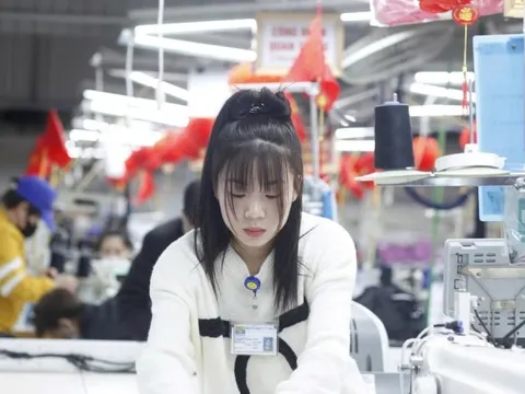 Tăng lương, thêm đãi ngộ để hút lao động đầu năm