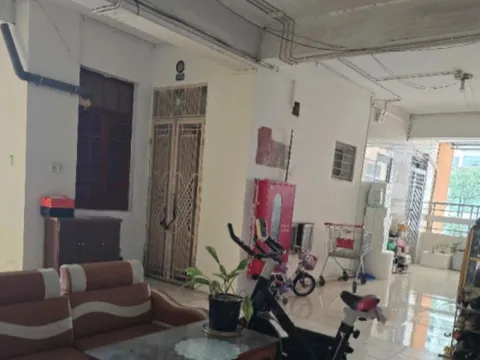 'Nở rộ' hành lang chung cư bị biến thành kho chứa, nơi sử dụng riêng