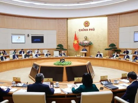 Chính phủ chỉ đạo triển khai các kết luận của Bộ Chính trị về cải cách tiền lương, phụ cấp