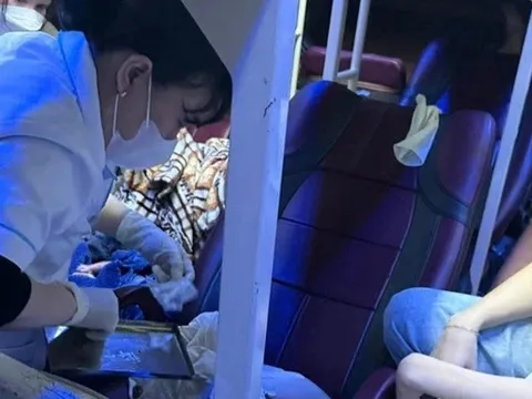 Hy hữu sản phụ mang song thai “vượt cạn” trên xe khách đường dài