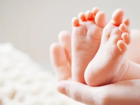 Chị Lệ sinh con vào tháng 1/2026, vậy có thuộc diện được áp dụng chế độ nghỉ thai sản 7 tháng không? BHXH Việt Nam trả lời