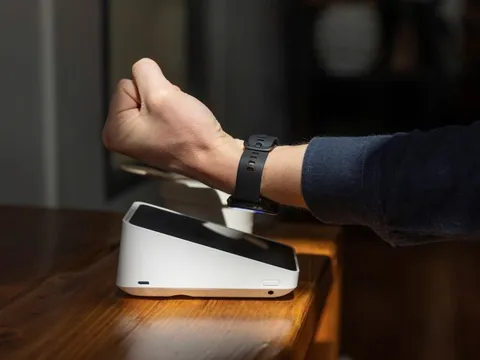 Thanh toán không chạm chuyển từ smartphone sang cổ tay