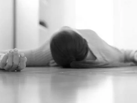 Người phụ nữ 64 tuổi tử vong vì ăn quả lựu theo cách "khác thường"