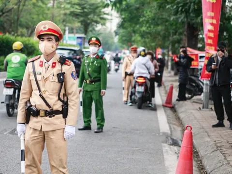 Uống rượu bia rồi dắt xe qua chốt kiểm soát của CSGT có bị phạt?