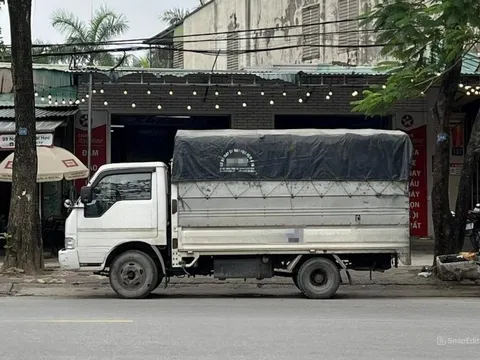 Phát hiện xe tải màu xám lạ, công an Việt Nam lập tức theo dõi giám sát