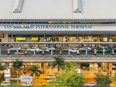 Mùng 5 Tết, sân bay Tân Sơn Nhất tiếp tục đón lượng khách kỷ lục