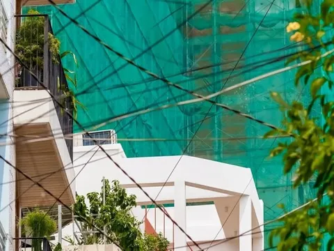 Lấy sáng cho nhà ống bằng thiết kế mặt tiền thú vị