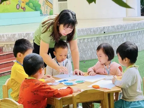 Giáo viên nữ có con nhỏ dưới 1 tuổi được giảm giờ dạy