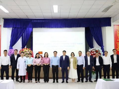 Vietcombank hỗ trợ 1 tỷ đồng thiết bị y tế, trao 200 suất quà tại Hóc Môn và Củ Chi