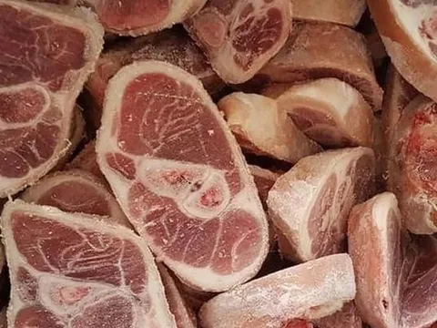 Thịt lợn để trong tủ lạnh theo kiểu này cực gây hại, chuyên gia chỉ 5 điểm cần phải vứt ngay