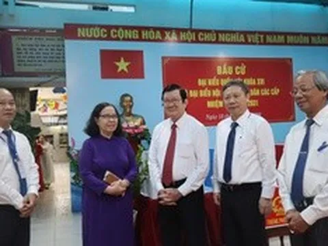 Nguyên Chủ tịch nước Trương Tấn Sang cùng lãnh đạo và cử tri của Tp.HCM đi bầu cử