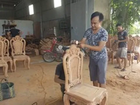 Từ 20 triệu đồng, anh thợ SN1990 thu 20 tỷ/năm nhờ chiếc máy đục CNC 'vực dậy' cả một nghề truyền thống