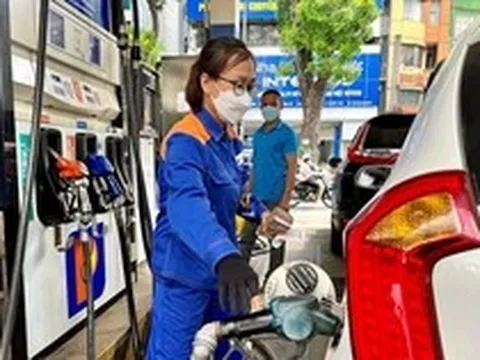 Bộ Chính trị: Giảm thiểu biến động tăng giá nguyên liệu, nhiên liệu trong nước