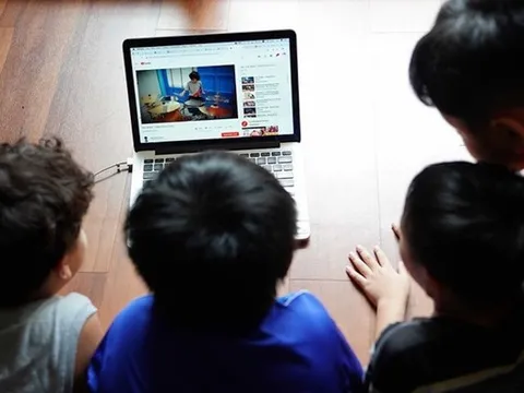 Bảo vệ, thúc đẩy trẻ em phát triển lành mạnh, tích cực trên môi trường mạng