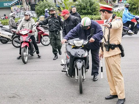 Ai cũng nên biết: Đây là lỗi nhiều người đi xe máy mắc phải, mức phạt tới 14 triệu đồng