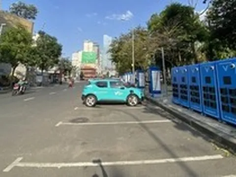 Sở Xây dựng TPHCM yêu cầu hoàn thành 3.000 tủ đổi pin trước ngày 10-4