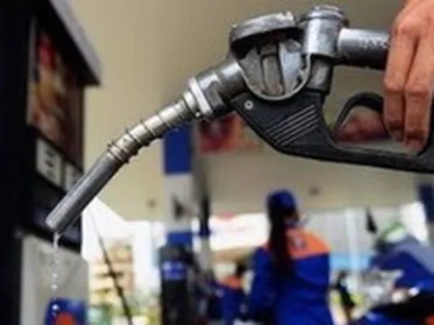 Việt Nam giữ vững "phòng tuyến" xăng dầu giữa bão giá thế giới