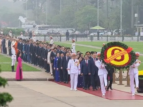 Lãnh đạo Đảng, Nhà nước và các ĐBQH khóa XVI vào Lăng viếng Chủ tịch Hồ Chí Minh