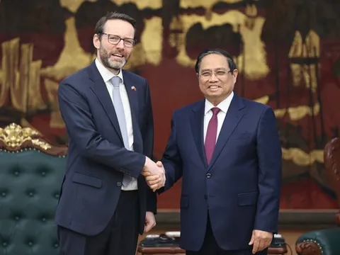 Thủ tướng Phạm Minh Chính tiếp Đại sứ Anh Iain Frew