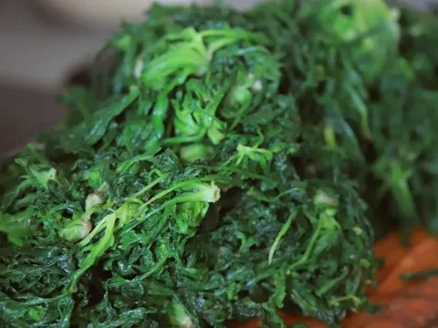 Ăn 1 mớ rau này tốt ngang thịt bò, mọc đầy bờ rào ai không biết hơi phí